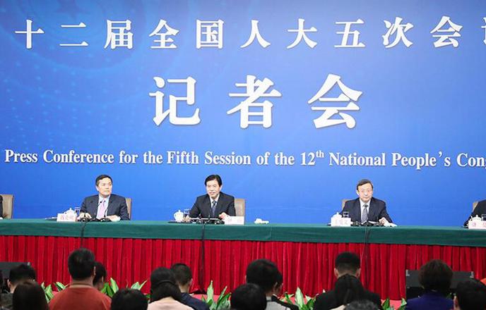 十二届全国人大五次会议商务部负责人就“改革开放调结构 创新驱动促发展”答记者问