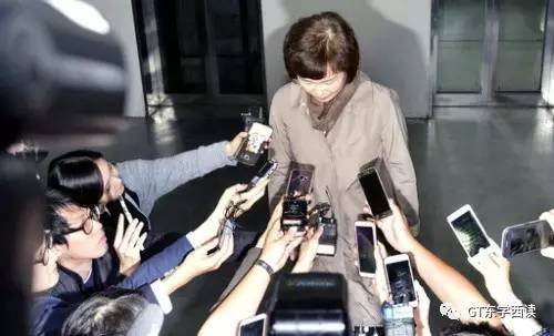 梨花女大校长崔京姬辞职。