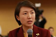凤凰卫视记者提问“中国是否会主动降速对外投资”