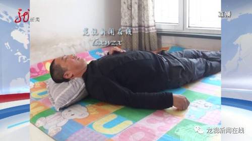 佟云龙和妻子只有一个女儿，今年29岁，已经结婚，住在 平房区。佟云龙家里还有一个12岁的女孩佳佳，是妻子弟弟的孩子，因为弟弟去世、弟媳不辞而别，这几年佳佳就跟着姑姑、 姑父一家生活。发现情况不对后，佟云龙赶紧把佳佳叫过来。