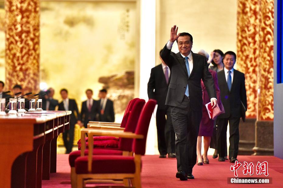 李克强回应GDP增长预期目标下调：增长6.5%速度不低
