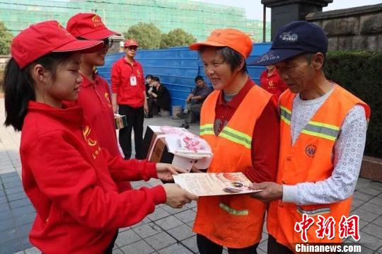 小义工有大善举 浙江诸暨“义二代”平均年龄11岁 店口镇义工协会提供 摄