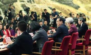 总理记者招待会会场侧景