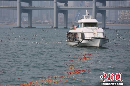 辽宁举行海葬公祭“生态葬”渐入人心