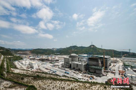 资料图：3月26日，建设中的中广核阳江核电基地。当日，中国广核集团有限公司(简称中广核)、阳江核电有限公司在阳江核电基地举行新闻发布会，宣布阳江核电1号机组已于3月25日完成168小时示范运行，具备商业运行条件，并正式投入商业运行。阳江核电基地6台机组全部建成后，年发电量将超过480亿千瓦时，环境效益相当于10万公顷森林。<a target='_blank' href='http://www.chinanews.com/'>中新社</a>发 龙宇阳 摄