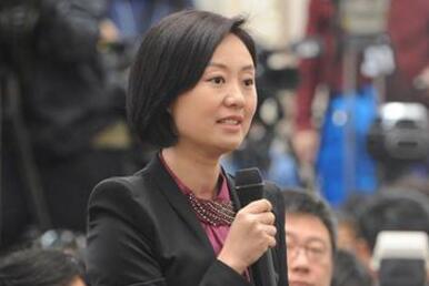 图为中央电视台记者提问