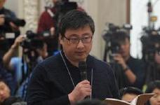 图为农民日报记者提问