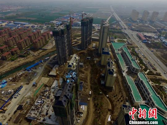 雄县的在建楼盘均已停工。　肖光明 摄