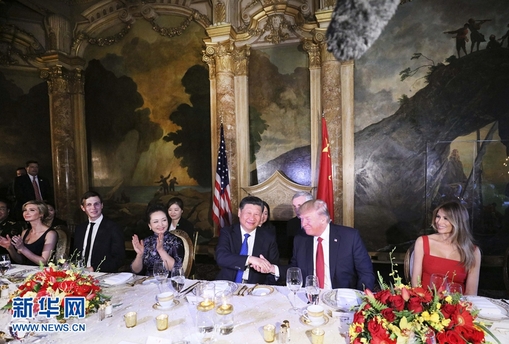 习近平和夫人彭丽媛出席美国总统特朗普和夫人梅拉尼娅举行的欢迎晚宴