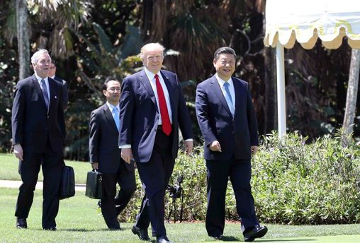 习近平和特朗普在海湖庄园散步