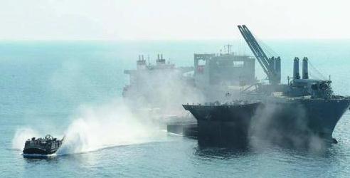 中国海军巨无霸船队曝光 可轻松托运辽宁舰