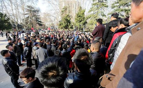 郑州人民公园叫停低俗