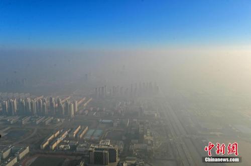 资料图：某高楼上鸟瞰的天津。<a target='_blank' href='http://www.chinanews.com/'>中新社</a>记者 佟郁 摄