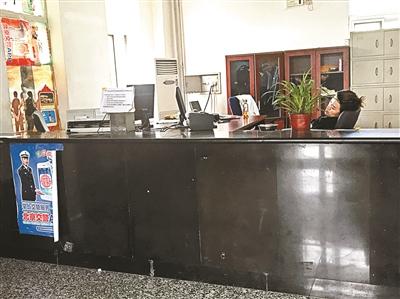 曾经门庭若市的进京证办理窗口如今门可罗雀 摄影/本报记者 林艳