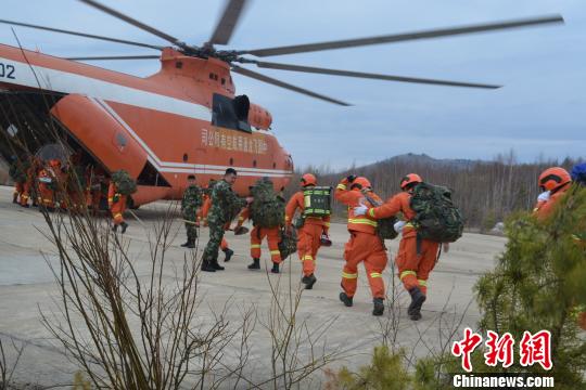 图为俄过境大火蔓延内蒙古大兴安岭现场 武警内蒙古森林总队大兴安岭支队 摄
