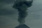 印尼锡纳朋火山喷发