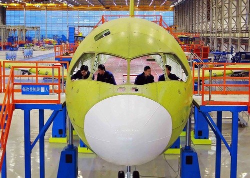 C919机头部前脸设计令飞行员视野更开阔。