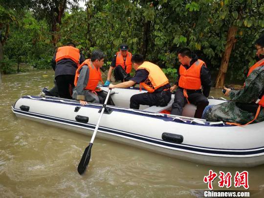 广州花都区突发特大暴雨遭遇20年一遇洪水