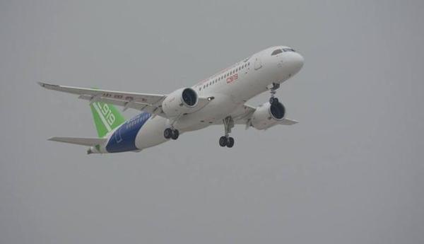 C919机长揭秘首飞:飞行过程中全程背着救生衣