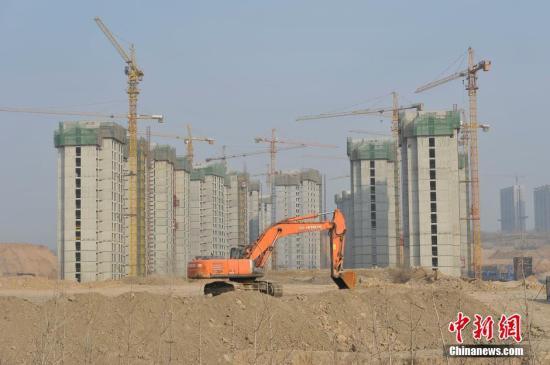 资料图 山西太原东中环一处房地产项目破土动工。 中新社记者 韦亮 摄