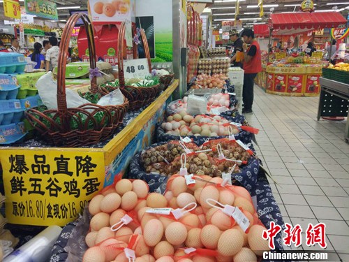 超市里正在售卖的鸡蛋。<a target='_blank' href='http://www.chinanews.com/' >中新网</a>记者 李金磊 摄