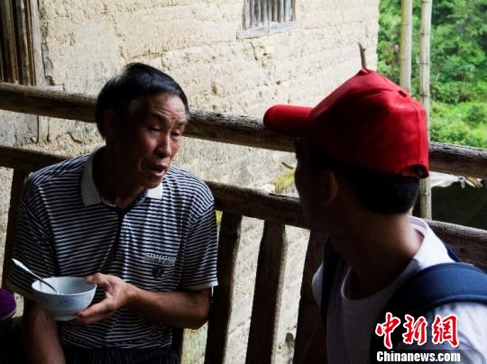 图为浙江工业大学大学生调研团队在浙江安吉调研。　佚名 摄