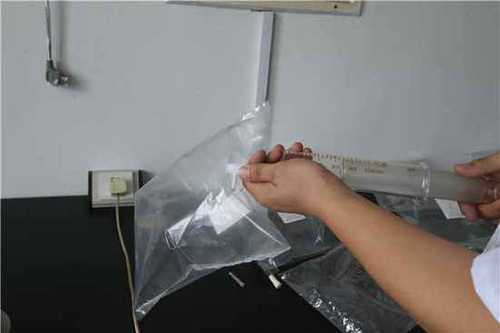 闻臭师给臭味定罪 曾闻恶臭至晕舌头发麻