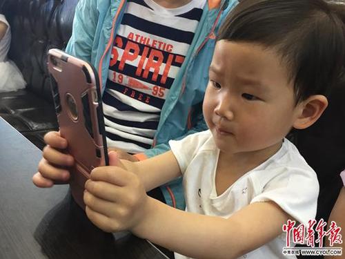 北大教授:到2020年中国将有一半人口近视