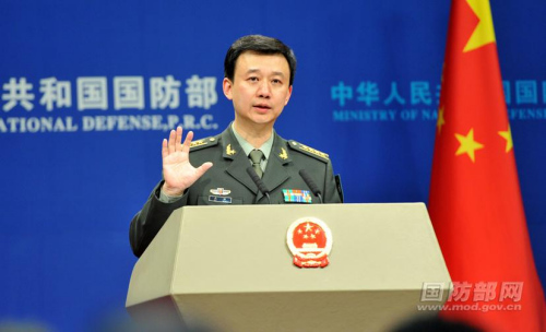 国防部新闻局副局长、国防部新闻发言人吴谦大校答记者问。 李爱明 摄 图片来自：国防部网站