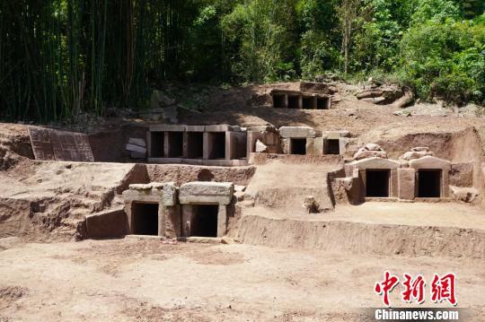 重庆发现宋明墓葬群出土完整宋代琉璃簪（图）