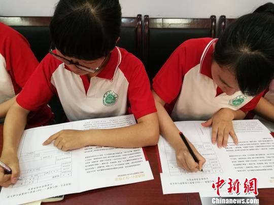 访河北寒门高考学子：愿将爱心继续传递