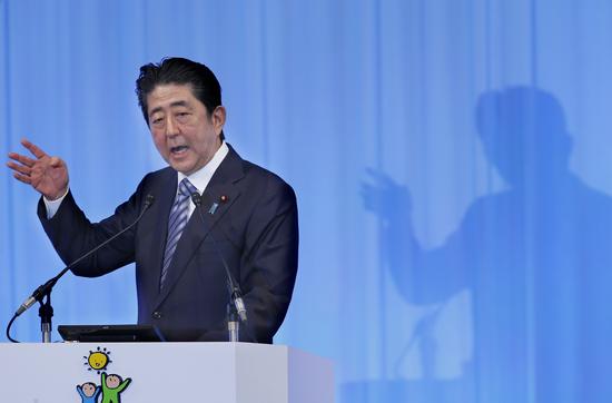 安倍承认曾在加计学园领工资 ：很久以前的事情了