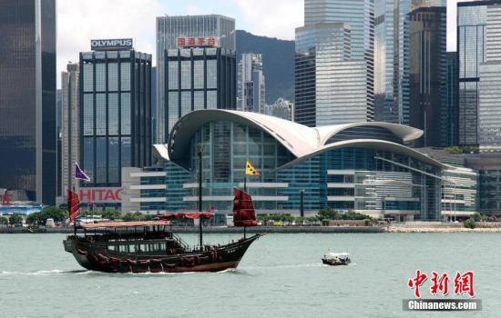 资料图：香港回归20周年，湾仔旧貌换新颜。中新社记者 洪少葵 摄
