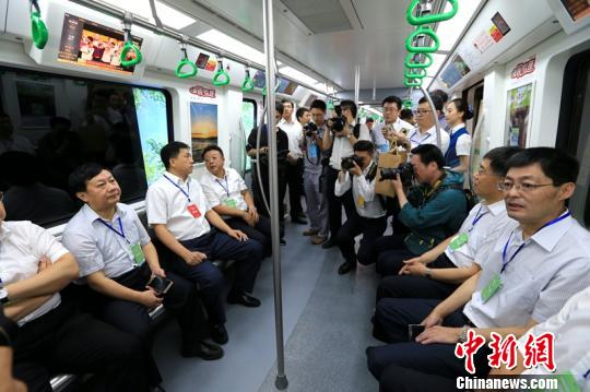 成都地铁4号线二期工程全长约22公里，分为东、西延线，全线设14座车站。　田毅 摄