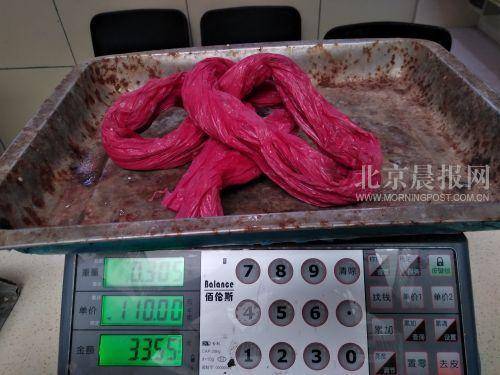 蟹“困”吸水绳 虾“忙”成网红 探访虾蟹市场