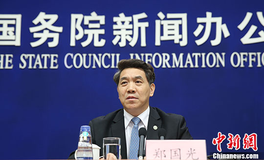 中国气象局局长郑国光在发布会上表示，今年入汛以来中国天气气候异常复杂，强降雨引发的洪涝和泥石流灾害明显偏多偏重。截至目前，全国发生地质灾害超过1100起，明显多于前几年。 <a target='_blank' href='http://www.chinanews.com/'>中新社</a>记者 杨可佳 摄