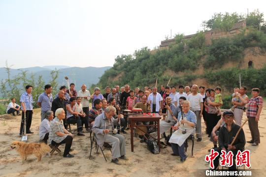 煤省山西的资源型大县长治襄垣正极力拓展文化产业，令非遗传承人有饭吃。图为襄垣鼓书。　张羽 摄