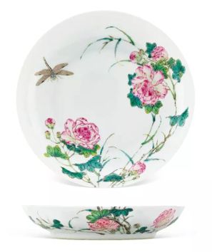 清乾隆粉彩过枝秋水芙蓉蜻蜓图盘 “大清乾隆年制”六字三行篆书款，乾隆本朝 直径 D13.6 cm 