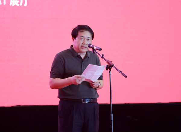 山东省委宣传部副部长刘致福代表主办单位致辞
