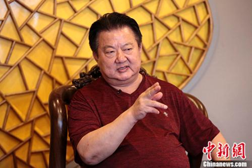 中国人民解放军陆海空三军仪仗队原大队长程志强日前在北京接受<a target='_blank' href='http://www.chinanews.com/'>中新社</a>记者专访，描述其亲历的香港回归细节，追忆北京时间1997年6月30日23时59分48秒，香港会展中心内的香港政权交接仪式关键时刻、香港回归前的最后12秒的故事。 <a target='_blank' href='http://www.chinanews.com/'>中新社</a>记者 李慧思 摄