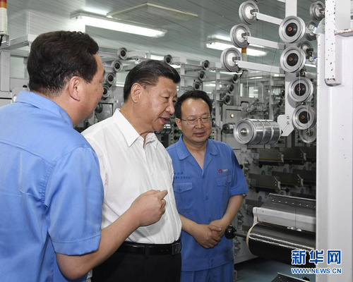     6月22日，中共中央总书记、国家主席、中央军委主席习近平在山西太原考察企业。这是习近平在山西钢科碳材料有限公司考察。 新华社记者李学仁 摄