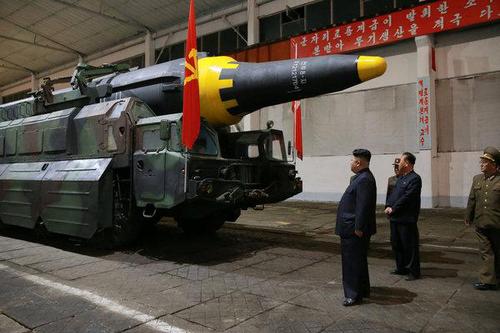 韩媒:金正恩2月曾参观核工厂 首谈“存储核武器”