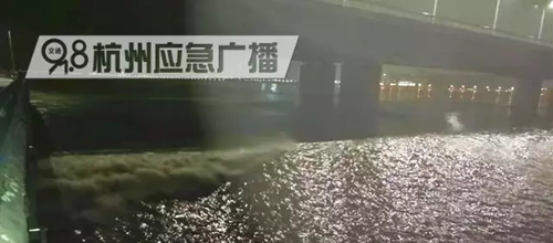 钱塘江流域暴发建国后第二大洪水 百年古桥被冲毁