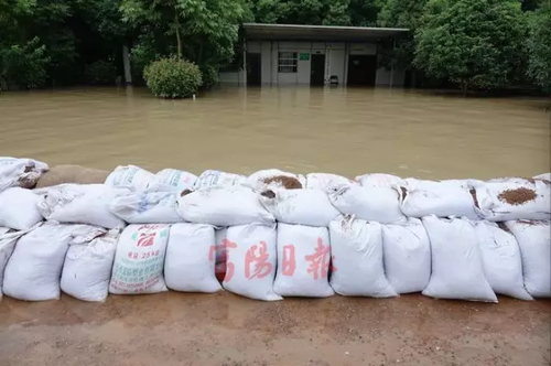 钱塘江流域暴发建国后第二大洪水 百年古桥被冲毁