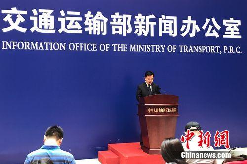 交通部2017年第六次例行新闻发布会现场。种卿 摄