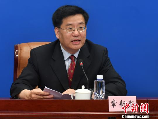 6月26日，中国新闻社社长章新新代表主办单位宣布，届时将有五大洲60余个国家和地区的400多家华文媒体的高层人士相聚福州，与中央主要新闻机构及部分地方媒体负责人共同参会，大会规模将超过500人。 吕明 摄