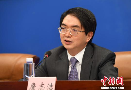 6月26日，福建省人民政府副秘书长詹志洁出席第九届世界华文传媒论坛新闻发布会并回答记者提问。张斌 摄