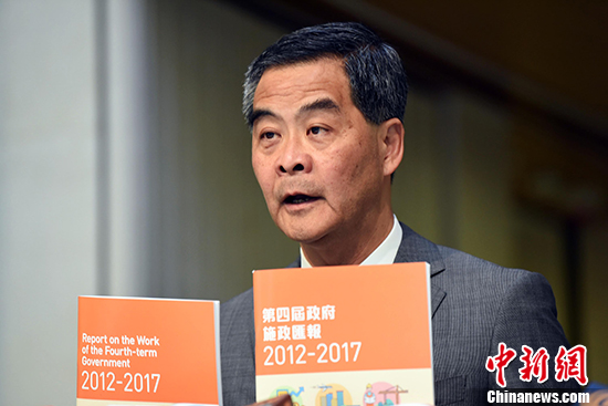 6月27日，香港特区行政长官梁振英发表《第四届政府施政汇报2012-2017》(《施政汇报》)，总结5年任期的施政。 <a target='_blank' href='http://www.chinanews.com/'>中新社</a>记者 谭达明 摄