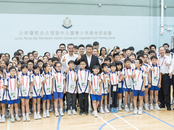 习近平考察香港少年警讯永久活动中心暨青少年综合训练营