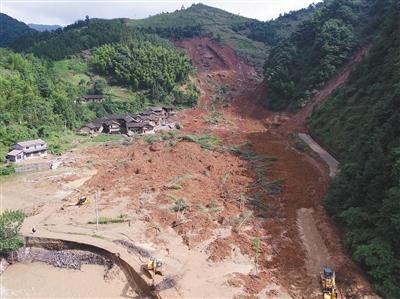 湖南宁乡县特大暴雨引发泥石流。新华社记者 范军威 摄